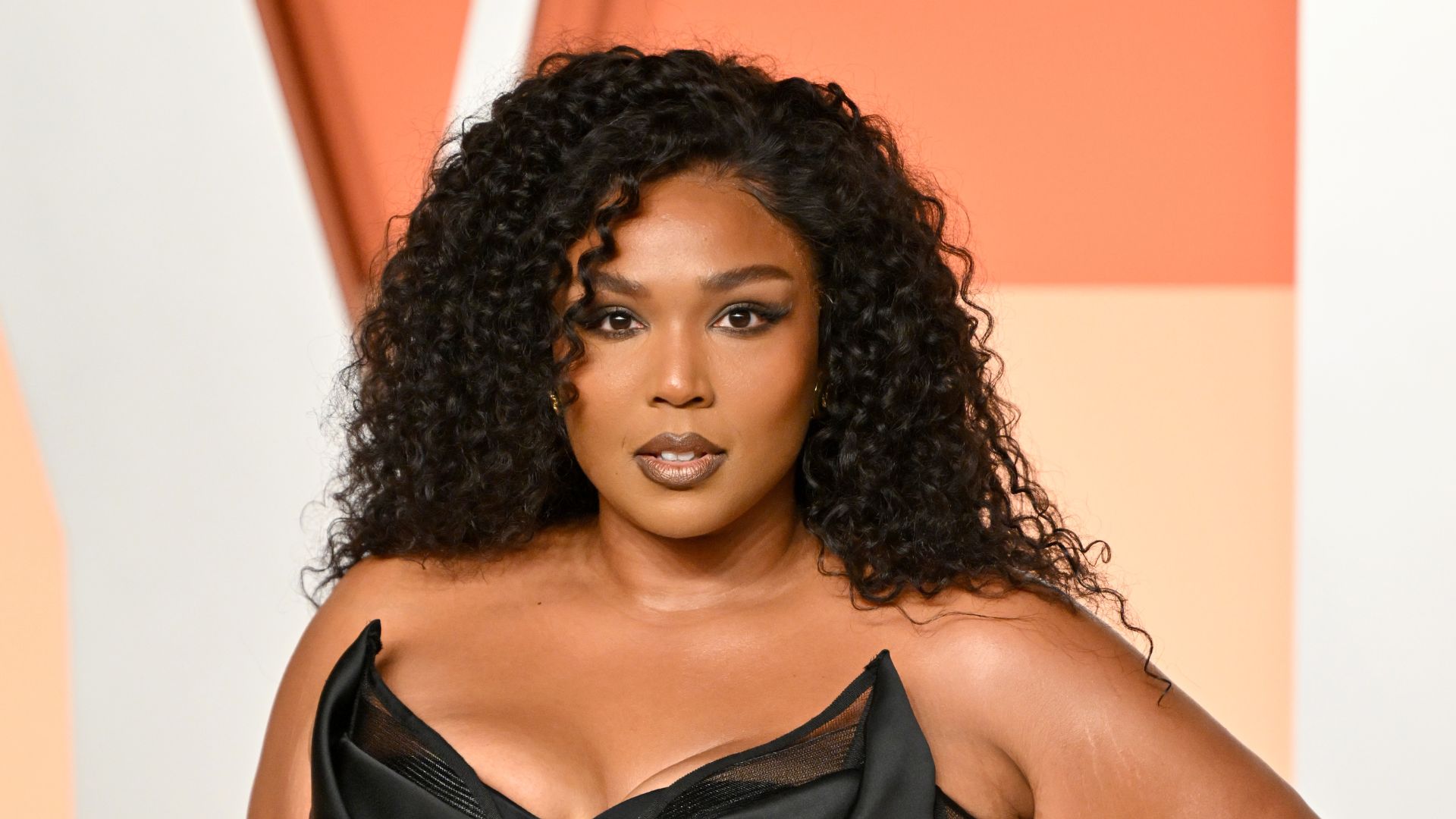Lizzo critica meme ‘Khia Asylum’ após desempenho ruim de novo álbum: ‘Atinge apenas mulheres’