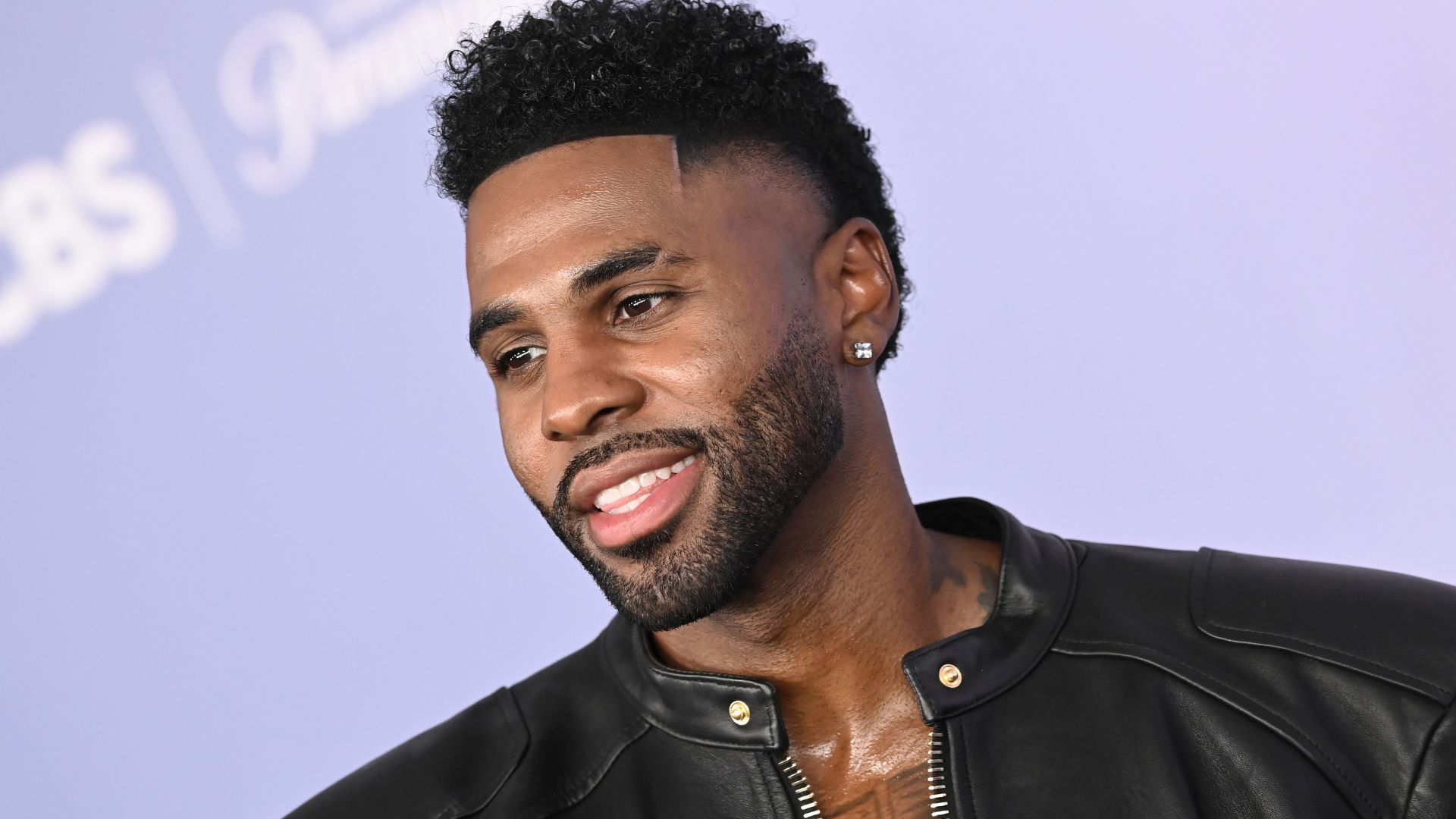 Jason Derulo responde a críticas por manter tanque de tubarões em mansão