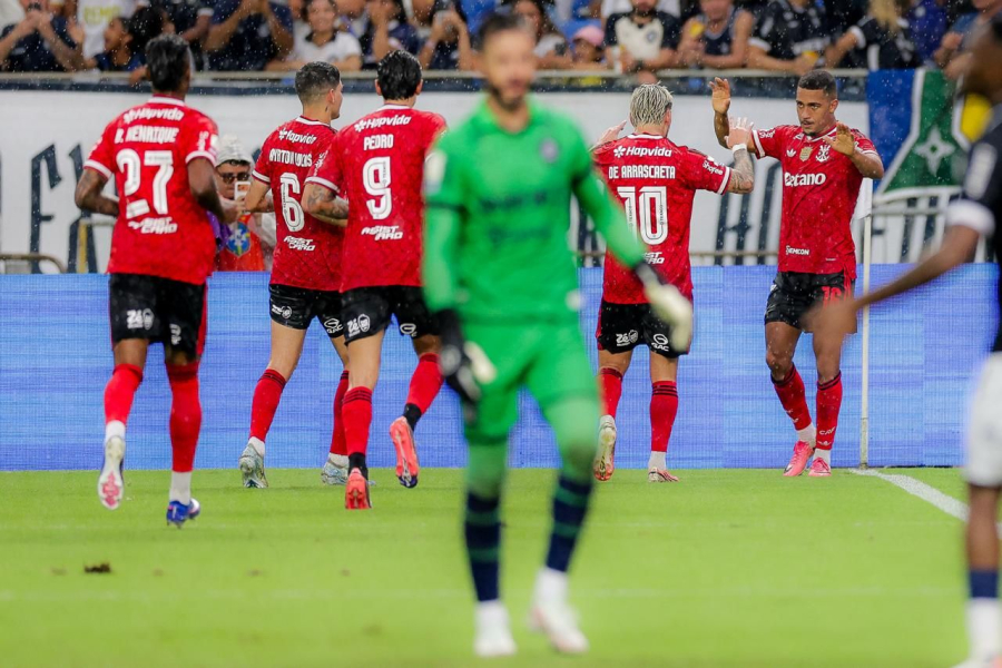 Vitória do Flamengo e empate do Palmeiras deixam rubro-negro na liderança