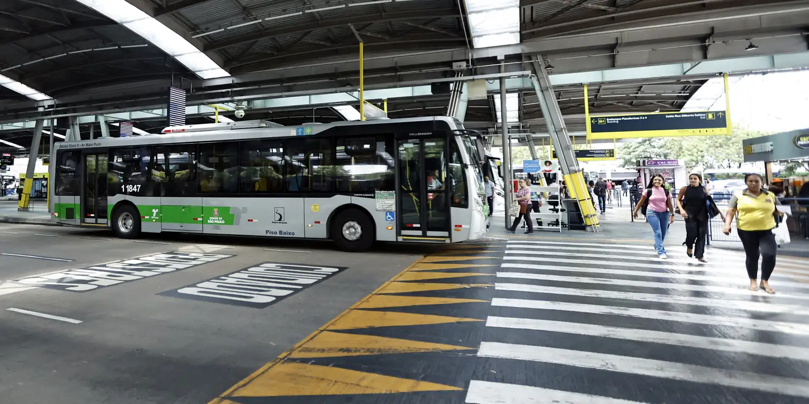 Operação da Polícia Civil e MP combate infiltração do PCC no transporte público em São Paulo