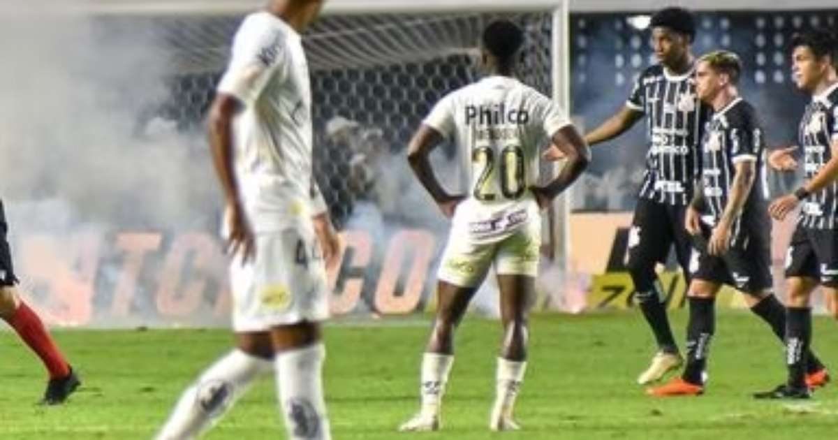Torcedor cospe em Reinaldo na Vila Belmiro; Santos identifica suspeito