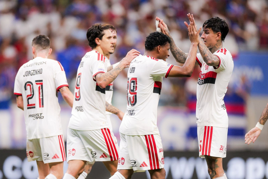 Complemento da 31ª rodada devolve liderança ao Flamengo