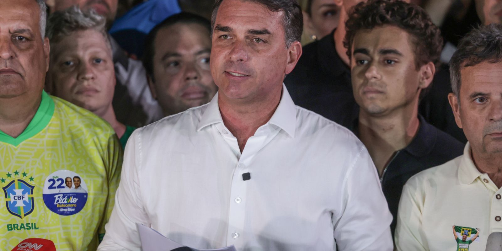 Flávio agradece aos presidentes Milei e Trump por apoio, após perseguição de Lula e Moraes
