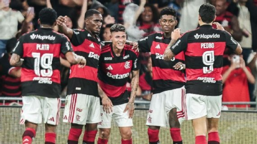 Flamengo principal vence clássico e respira no Carioca
