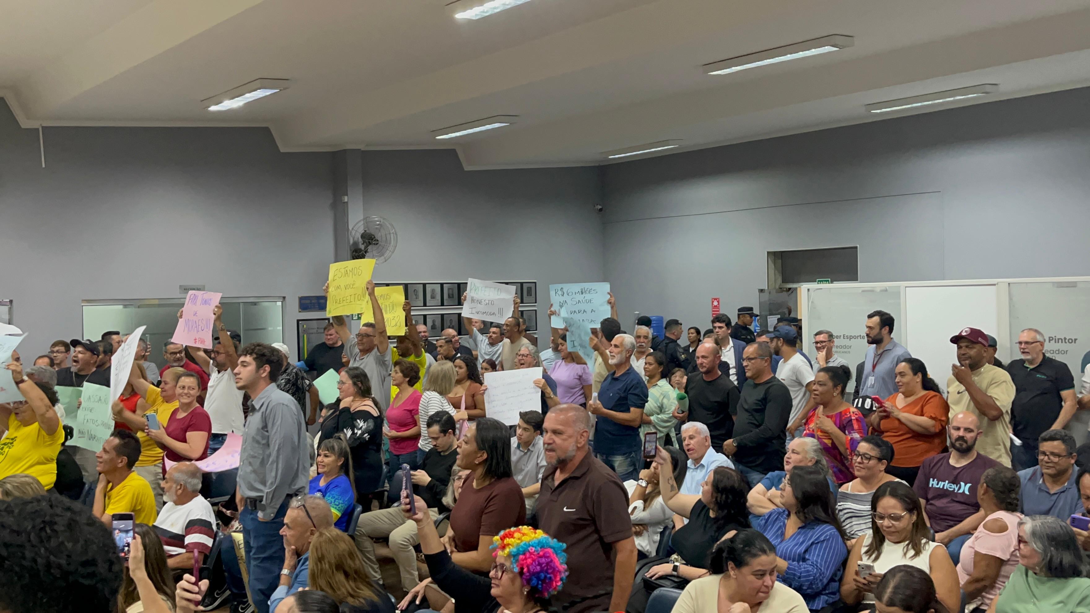 Guardas tentam prender presidente da Câmara durante CP para cassar prefeito