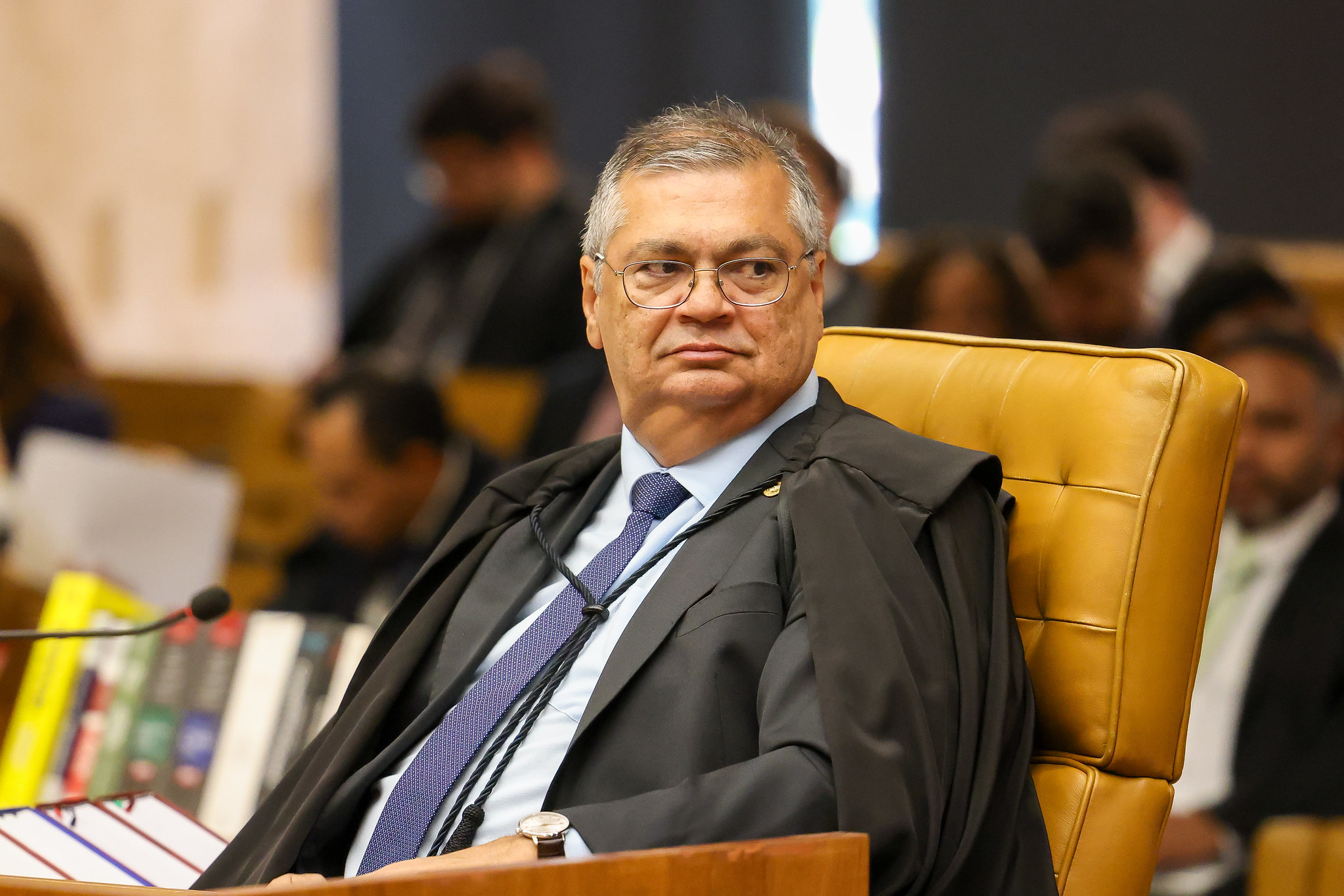 Ministro do STF, Flávio Dino, proíbe edição de novas leis regulamentando penduricalhos