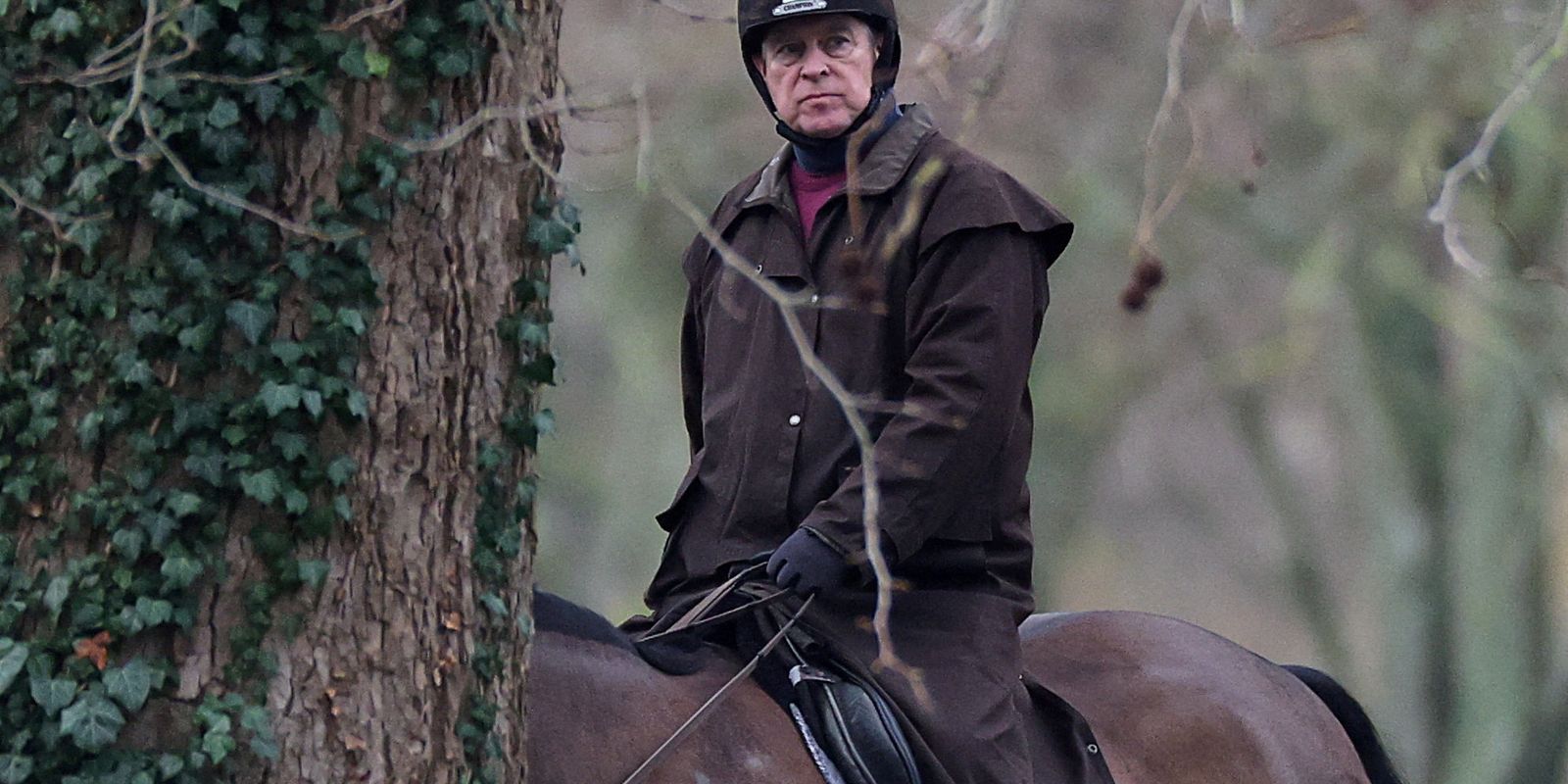 Ex-príncipe Andrew é detido por má conduta