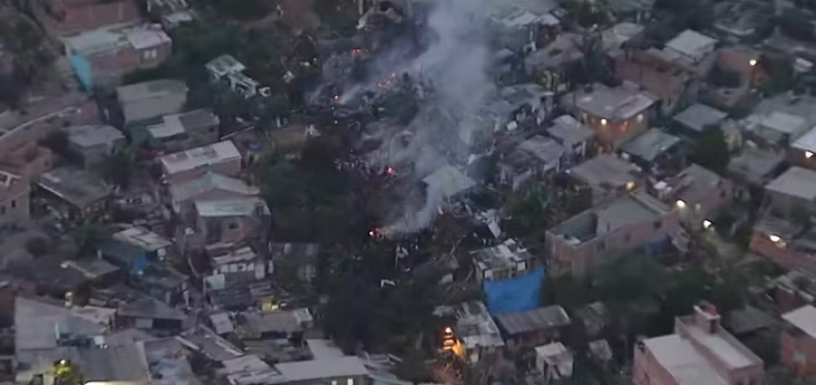 Incêndio em comunidade da Brasilândia deixa duas pessoas feridas em SP