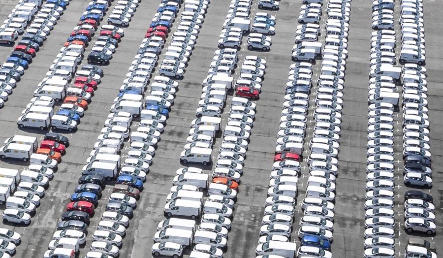 Emplacamentos de veículos avançaram em fevereiro, aponta Fenabrave