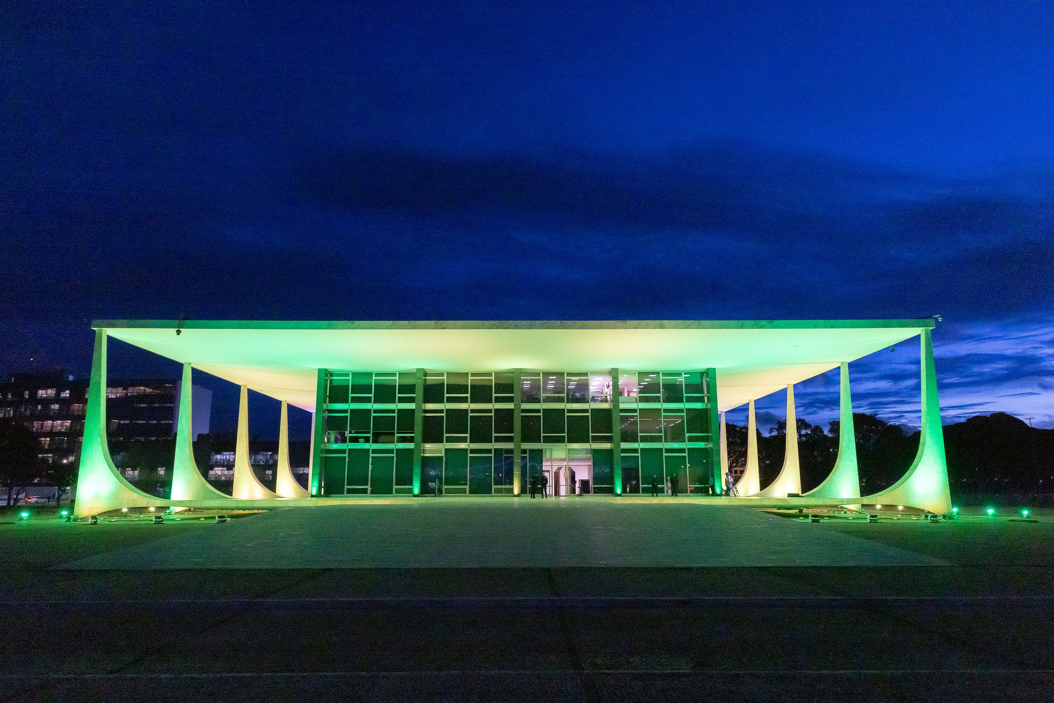 STF agoniza em praça pública, com as mensagens entre Vorcaro e Moraes