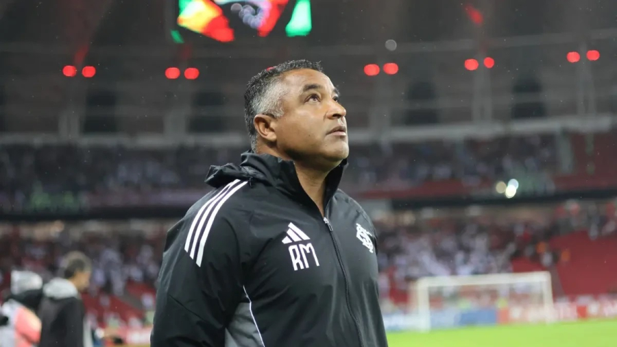 Após saída de Crespo, Roger Machado deve ser anunciado nesta terça-feira