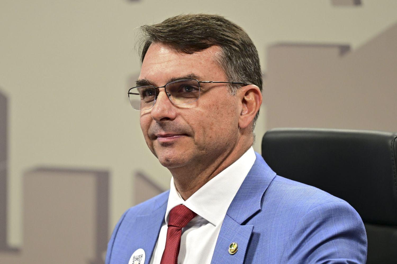 Aliados de Flávio defendem adiar apresentação de propostas de governo, após alta nas pesquisas