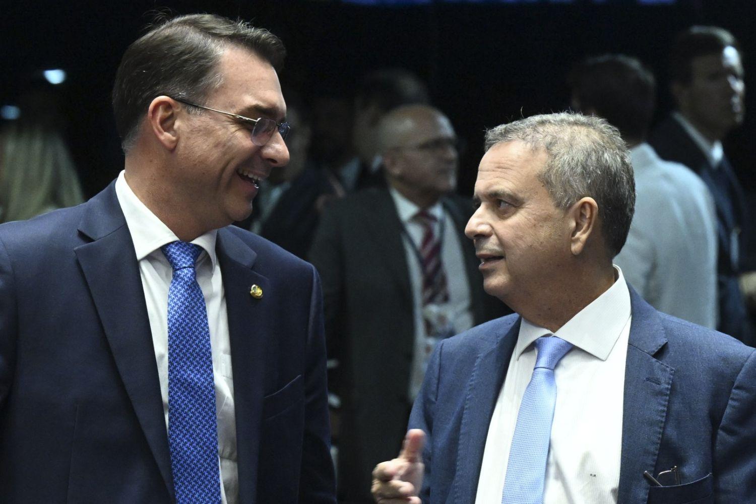 Maré positiva para Flávio Bolsonaro faz aliados adotarem cautela