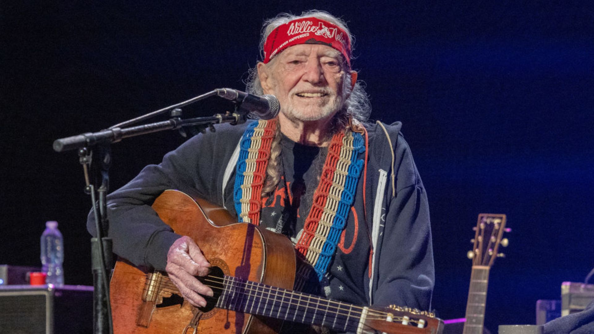Próximo álbum de Willie Nelson inclui uma nova canção que ele escreveu com Bob Dylan