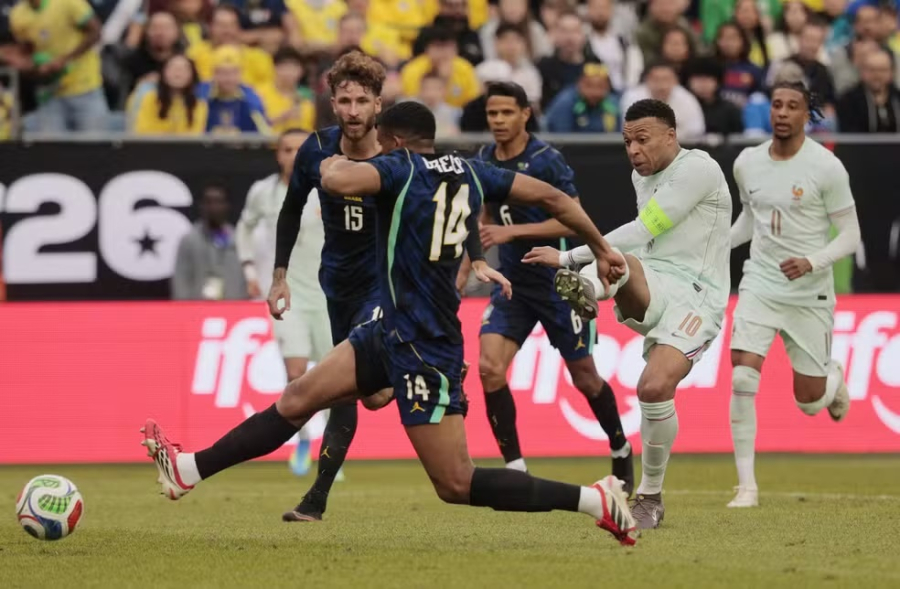 Seleção sofre 'choque de realidade' com derrota para a França