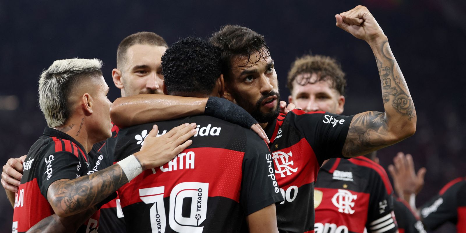 Flamengo vence Santos de virada; Galo ganha no Paraná