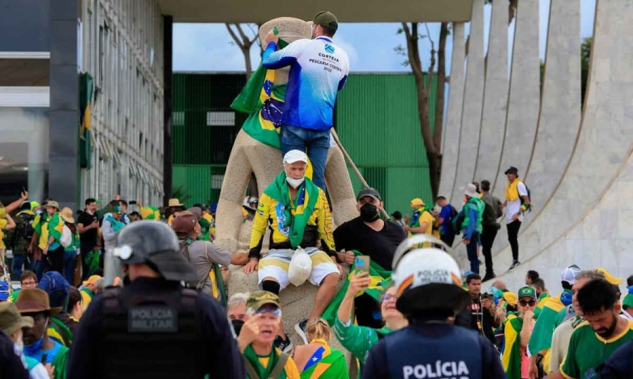 Congresso abre sessão para analisar veto de Lula ao PL da Dosimetria 