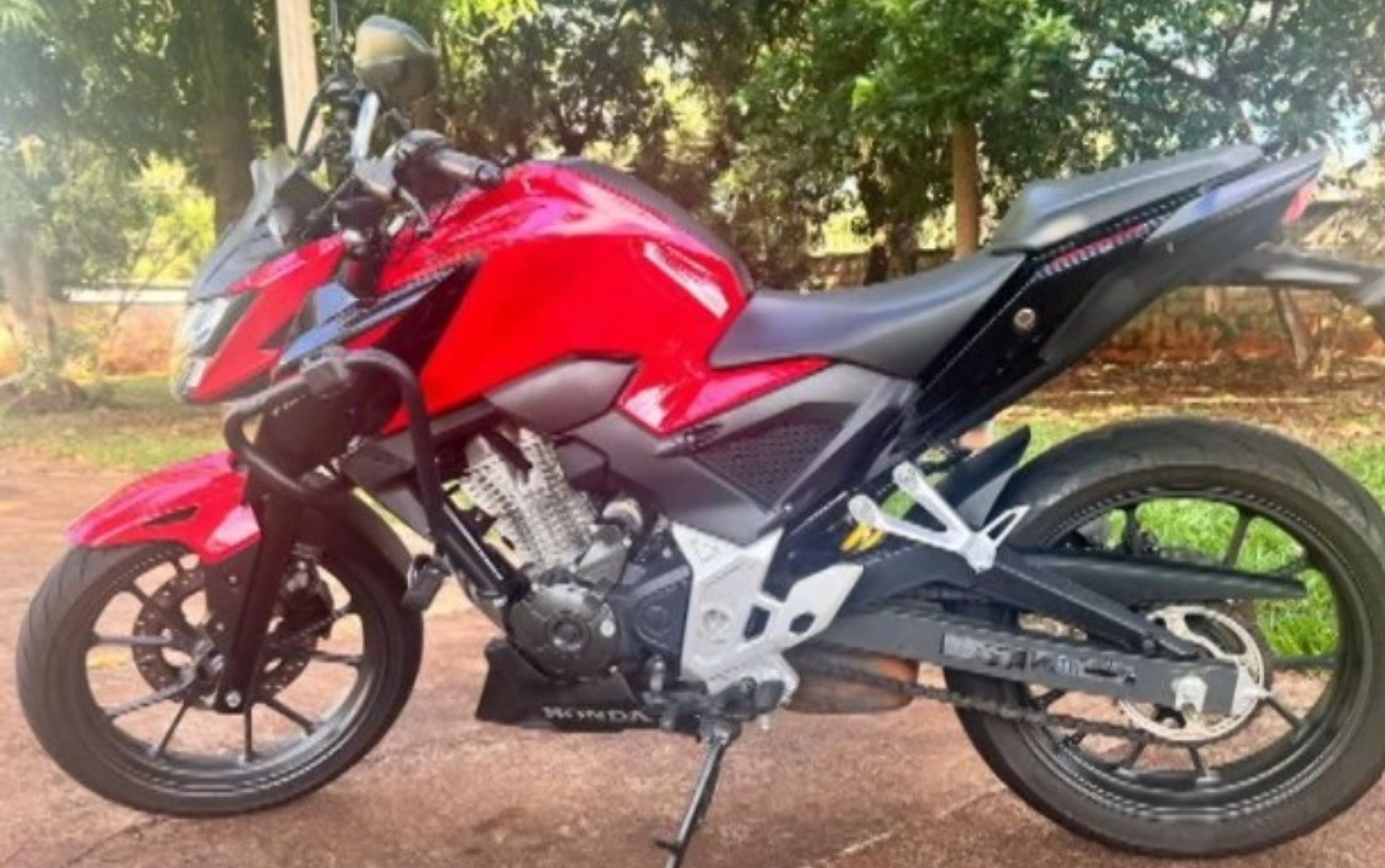 Professora tem filhos ameaçados de morte por suspeito de furtar moto dela