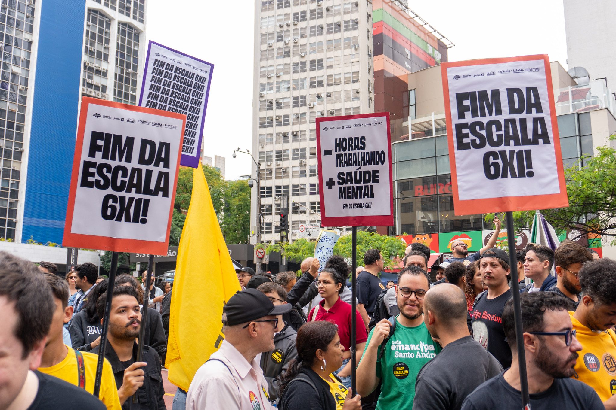 Fim da escala 6×1: PEC prevê regulamentação posterior