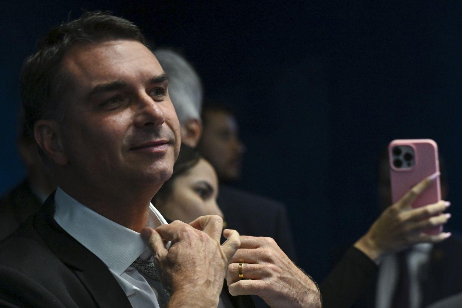 JOTA Principal: Flávio Bolsonaro tenta equilibrar discurso anticorrupção em meio ao caso Master
