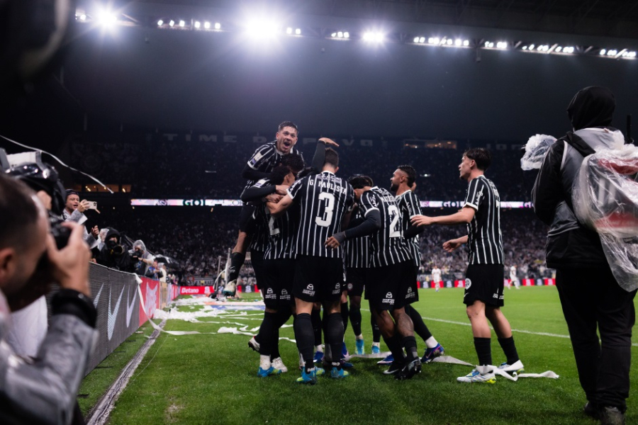 Corinthians vence 1º clássico, e Palmeiras segue líder