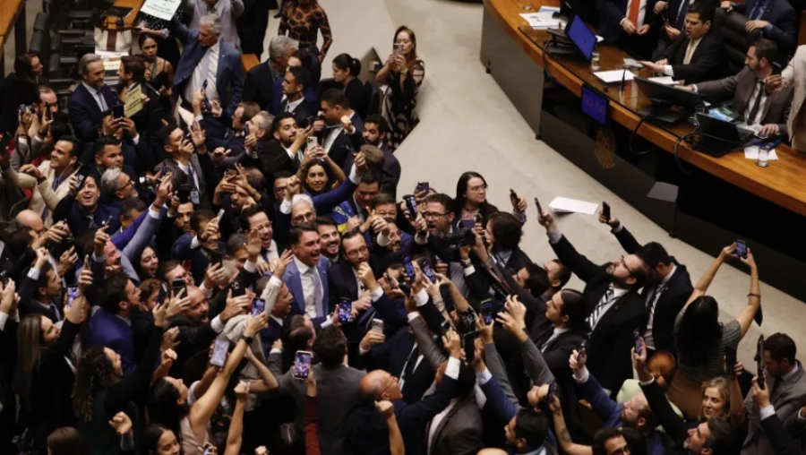 Moraes suspende Lei da Dosimetria e oposição já se articula no Congresso para a 'PEC da Anistia'