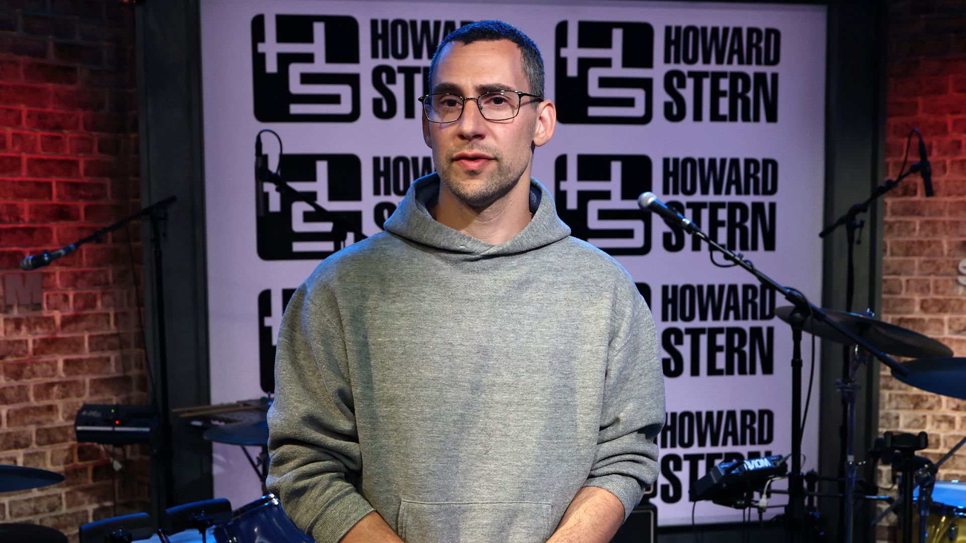 Jack Antonoff detona criadores de música com IA e os chama de ‘p*tas sem Deus’