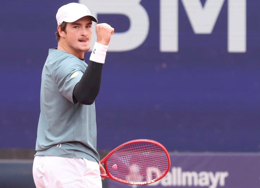 Fonseca vence mais uma e já está entre os oito melhores de Roland Garros
