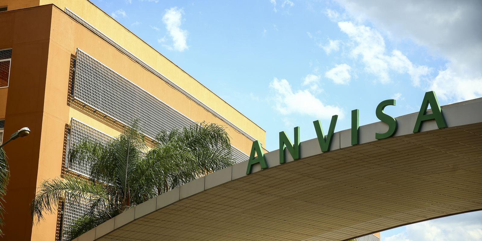 Suspenso lote de medicamentos para doenças 