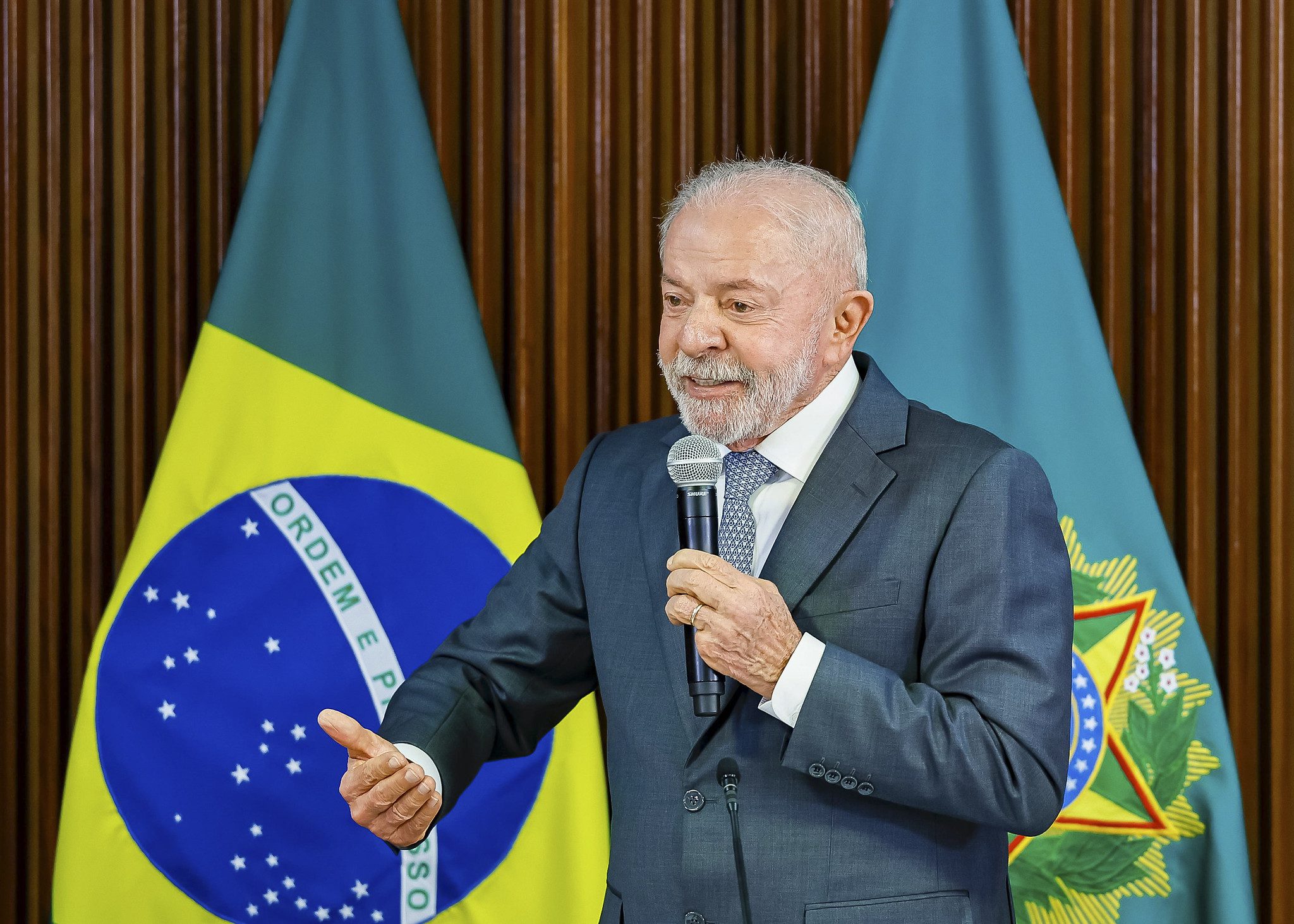 Lula tem 48% de imagem negativa e 48% de positiva em pesquisa da CB Global Data