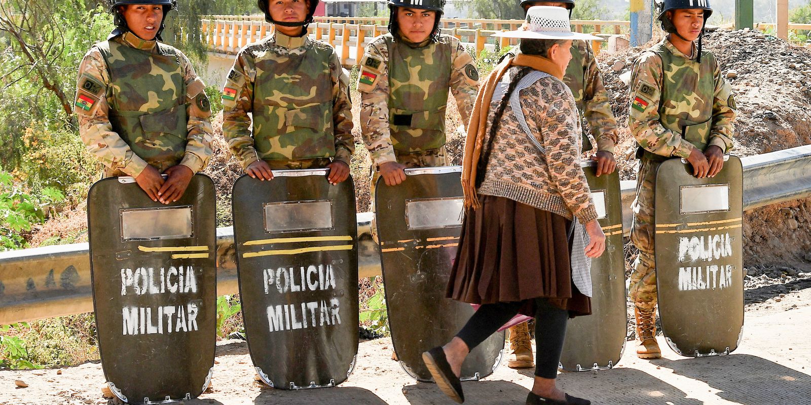 Caem bloqueios após estado de exceção e acordo com sindicato
