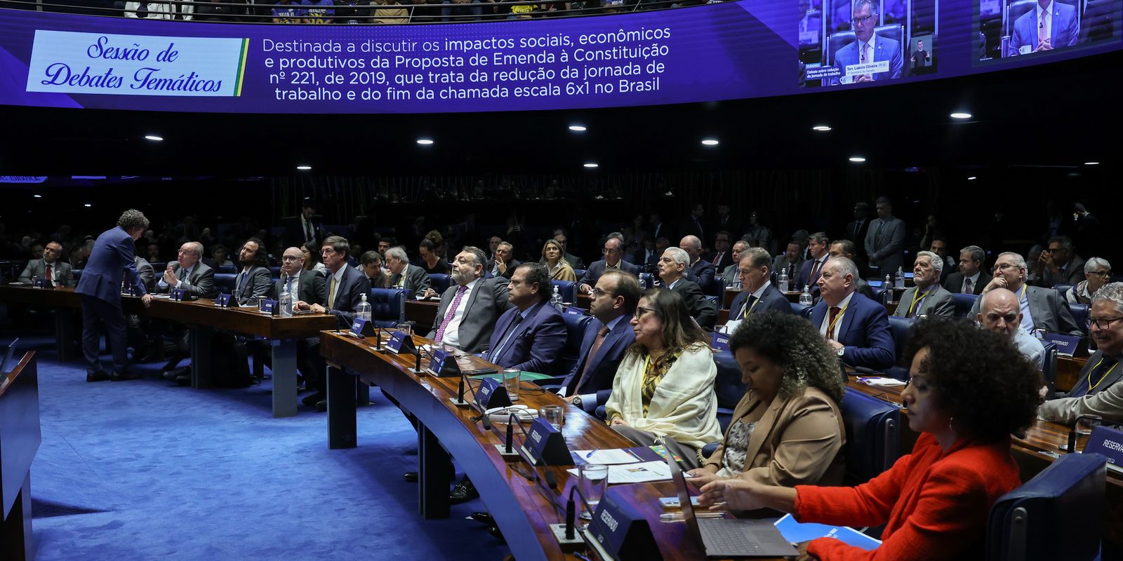 Empresários discutem PEC 6x1 no Senado; sindicatos e governo defendem